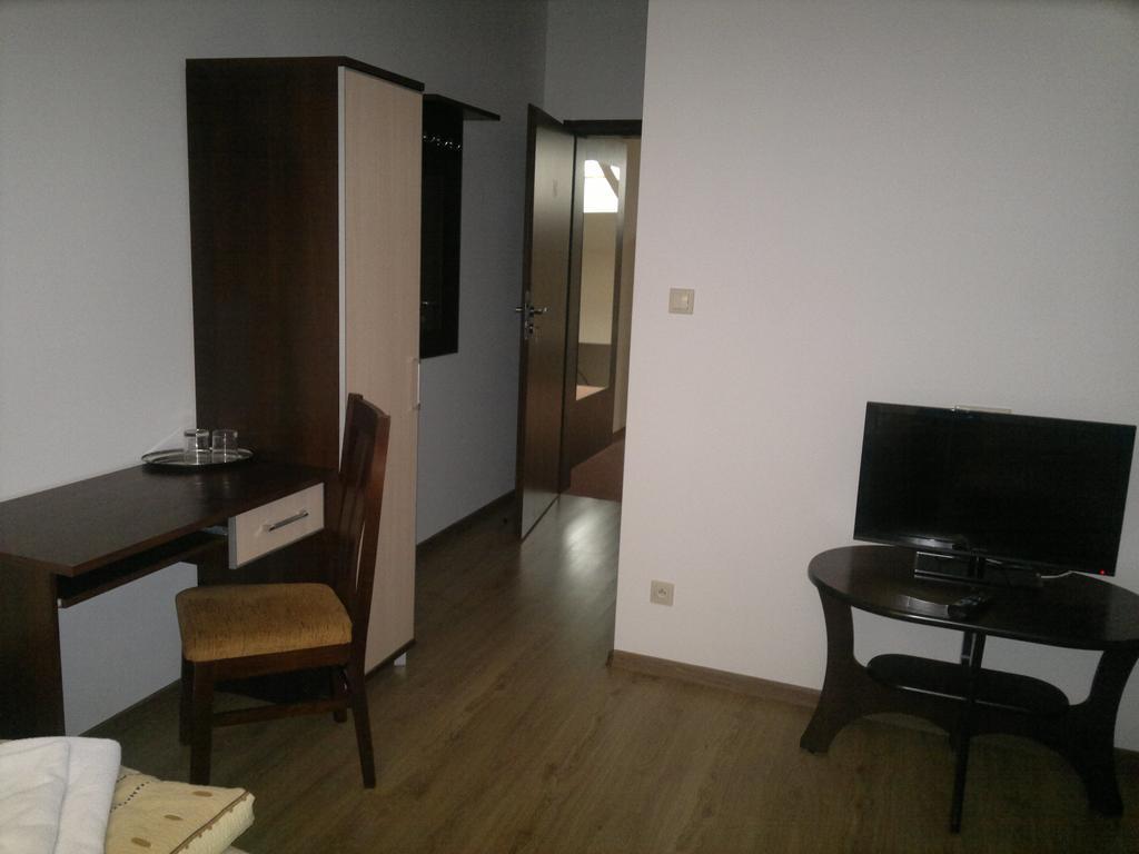 Hotel Diament - Zajazd U Przemka Zgierz Kamer foto